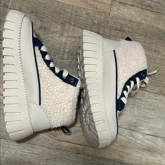 ' Cozy High-Top Boots - Cream and Navy - Picture 3 of 6